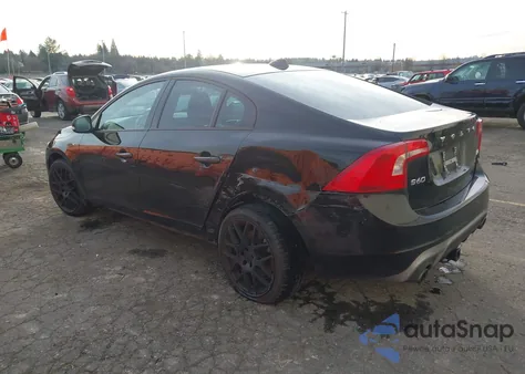 2017 Volvo S60 T5 Dynamic z USA, uszkodzony, nr VIN YV126MFL9H2432905